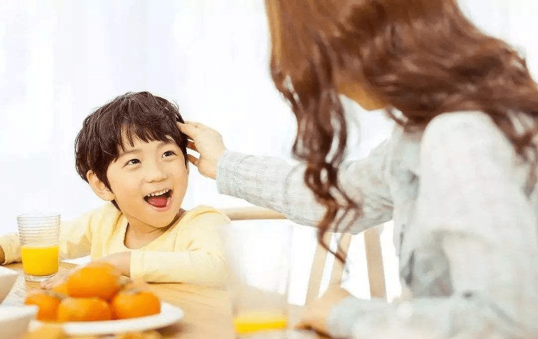 公众人物失范背后的教育反思，明星打孩子现象引深思