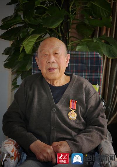 演员李侠，演绎人生多彩篇章，闪耀演绎之光